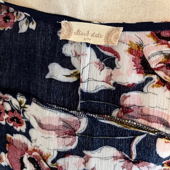 Altar'd State Small/ Medium Floral Kimono - Picture 4 of 5